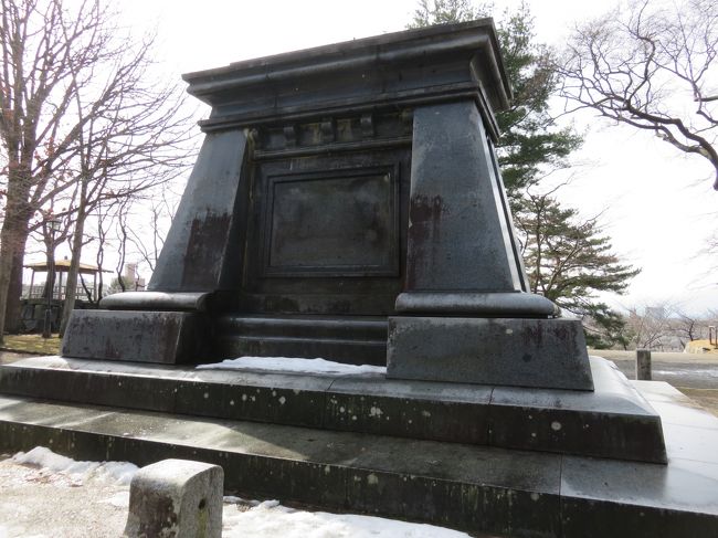 南部利祥中尉銅像台座。<br />盛岡城は南部氏の居城です。