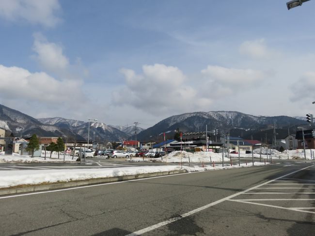 駅の周りは見通しがよく、雪山がきれいでした。