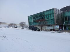 この日は、函館駅から電車で大沼に行き、七飯のスキー場で樹氷と駒ケ岳を見る計画を立てていました。