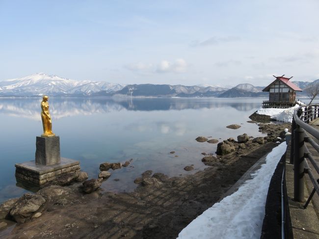たつこ像と浮木神社。