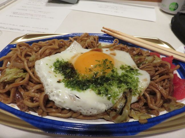 夜食にはB級グルメの横手焼きそば。<br />目玉焼きが乗った、ごく普通の焼きそばですね。