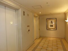 家から車で30分弱でホテルの駐車場に到着～。
初めて泊まるので楽しみです！