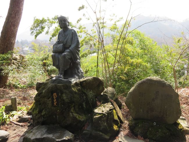 松尾芭蕉の像。