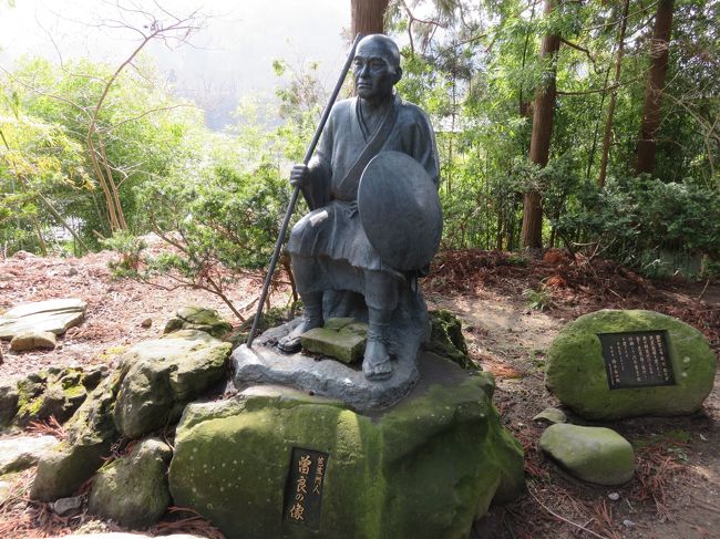 曽良の像。<br />芭蕉の弟子です。