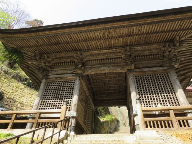 仁王門。<br />左右には仁王像が安置されています。