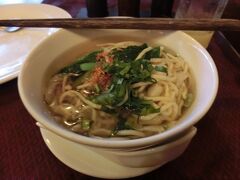 5:30 起床。

麺料理を頼んでみました。レストランで食べたものよりもお肉が柔らかくて美味しい。

7:00 ホテルを出発。