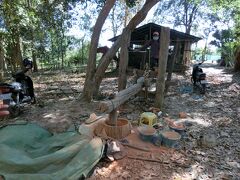 昔の精米機。現在は遺跡修復に使われる煉瓦を粉砕するのに利用されています。