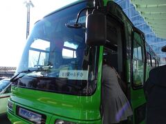 9時55分の直通バスで永平寺へ。720円

車内はほぼ満席