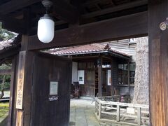深田久弥 山の文化館を覗きます。
時間がないので門前だけでも。
