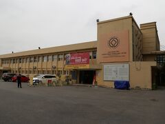 まずは、「ホーチミン廟」へと思っていたんですが。ここ入場できる時間って、短いんですね。 あー、下調べ大事・・・最近の私、怠けてます(^^;

めげずに次いますよー