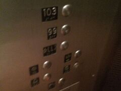ウィリスタワー スカイデッキ
エレベーターに乗りました。
一気に103階まで行きますよ。