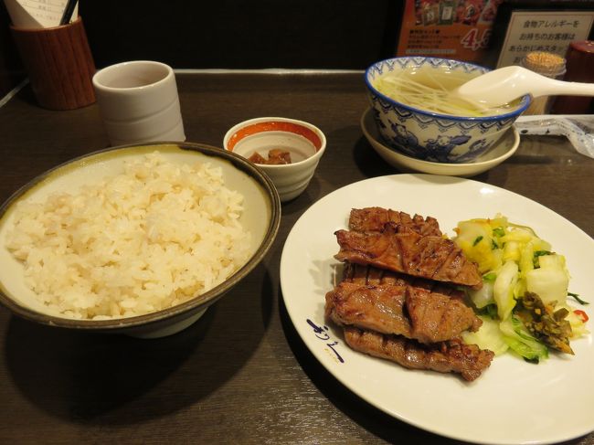 昼ごはんは有名店の利久で牛タン定食。<br />東日本の旅行中で、一番おいしかったのはこの時の牛タンかも。<br />