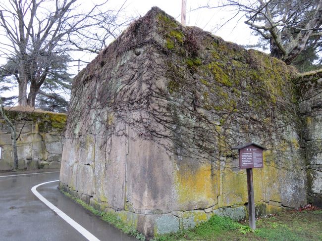 約370年前の石垣。<br />年季が入っています。