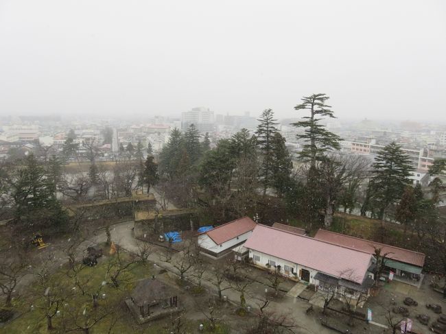天守から見た景色。<br />会津若松市街が見渡せます。