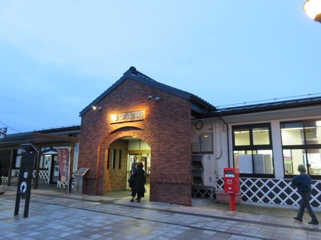 続いて喜多方へ。会津若松から電車で15分ほどと近いです。<br />喜多方駅。