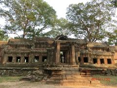 アンコール Angkor 遺跡群は、アンコール市街、
国道6号線から北に10kmほど行ったエリアにあります。
シェムリアップ川の西にアンコールトム、東に東バライとタ・プローム。