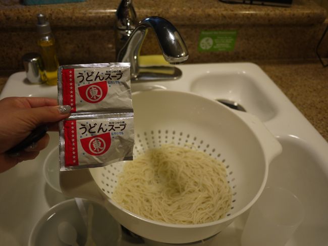 朝ごはんはそうめん<br /><br />ヒガシマルのうどんスープでいただきまーす<br /><br /><br />ホノルル空港までの送迎はベルトラからロバーツに頼んでありました<br /><br />いつもタクシーなのですが、パパ１人なら乗り合いシャトルの方が安いですからね<br /><br /><br />ハワイに来てからネットで予約<br /><br />バウチャー印刷が必須！とのこと<br /><br />ホオキバラウンジで前日のうちにしておきました