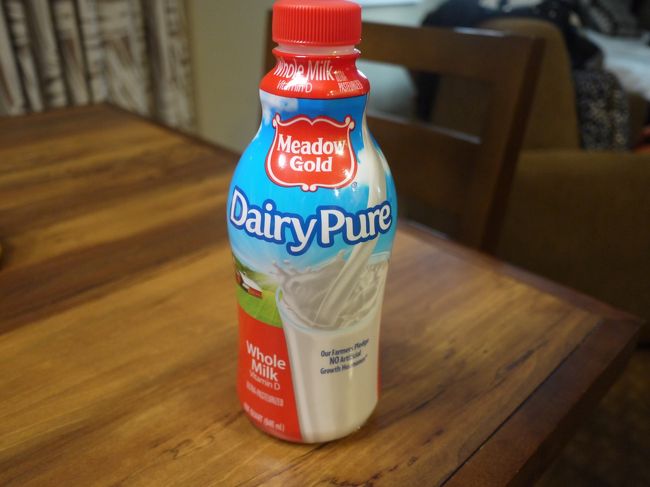 牛乳が大好きな子供達のために買うのはコレ<br /><br />日本で飲んでるのとは少し違うような気がするけど・・<br /><br />子供達はごくごく飲みます(^O^)