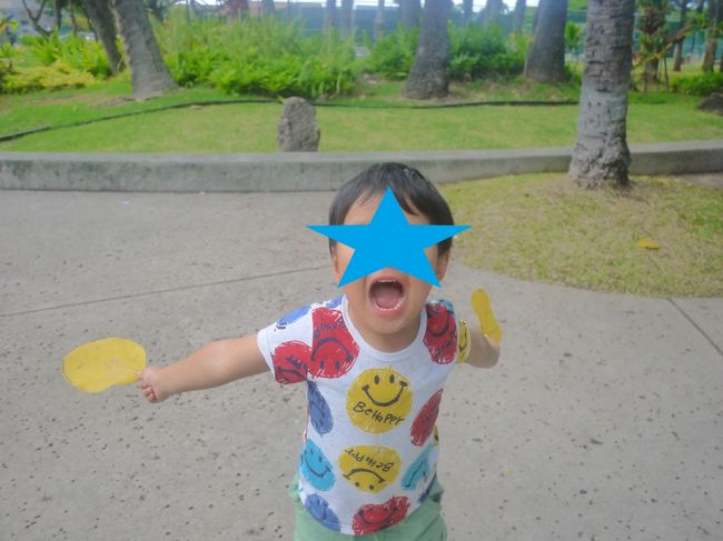 ばぁ！<br /><br /><br /><br />のんびり部屋に戻ってプールに行くことに(*´ω｀*)<br /><br />準備しながらアイシェアのアプリをチェックしてたら、ハワイチューブネットのセリさんがアラモアナ方面から歩いてきてて、ヒルトンのラグーン辺りにいる！！<br /><br />子供達に「プール行く前に会いに行ってもいい？」と聞いて、早速　追いかけます！