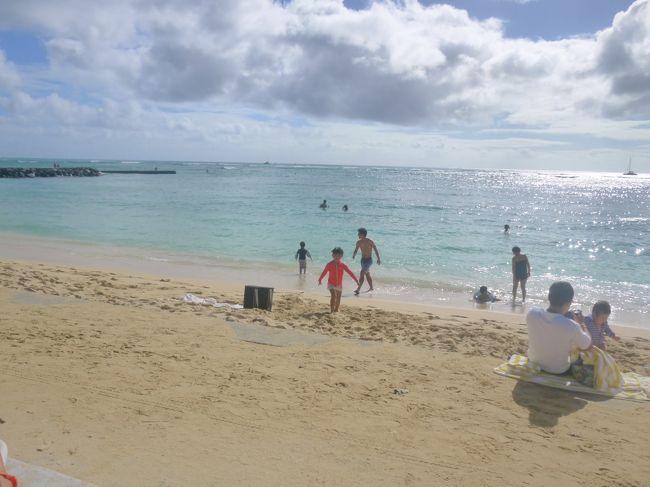 このバーは初めて来たけど、目の前がビーチで距離が近くていいですよ！