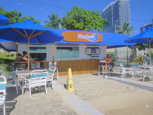 オアシス<br /><br /><br />ハレコアホテル近くのバーです<br /><br /><br />ハワイチューブネットではお馴染みの場所ですね(^O^)