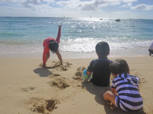 海がキラキラでまぶしいー<br /><br /><br />シンちゃん用のおんぶ紐を忘れてしまったため、飽きてしまってじっとしていられず、退散することに<br /><br /><br />私１人ならもっともっとお話ししていたかったのにー(>_<)