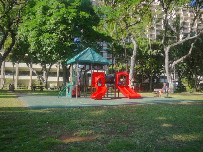 帰りがけに、この滑り台やりたいって