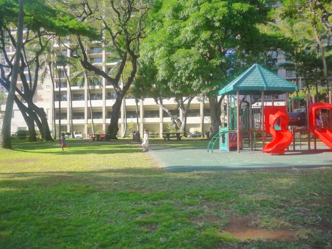 すぐ後ろに見えるのがヒルトンのダイヤモンドヘッドタワーです<br /><br /><br />こっちの方まで来たことがなくて、こんな公園があったなんて知りませんでした！