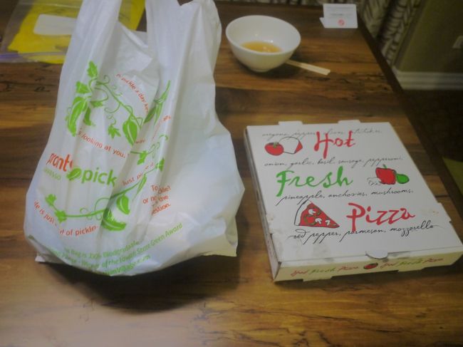 結果、起きる気配がなく、頼んでみました<br /><br /><br />電話での英語って聞き取れるかドキドキしますよね(^▽^;)<br /><br />しっかり料金を聞きなおして、どのくらいかかるか時間を聞いて、無事　届きました！