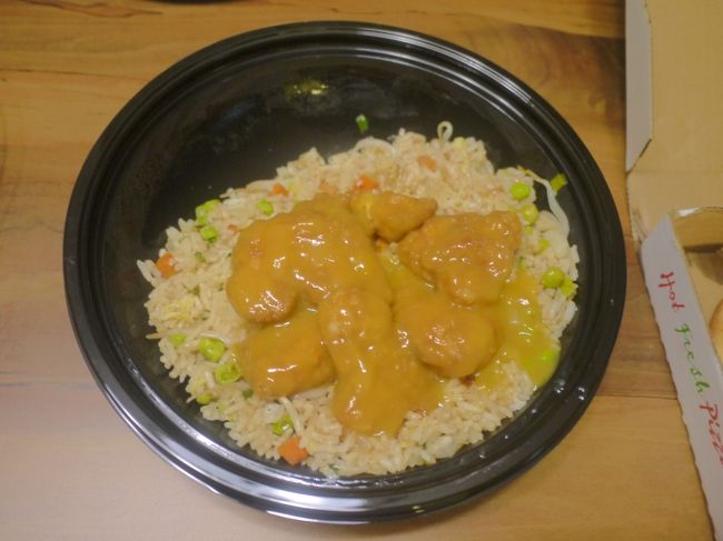 オレンジチキン・フライドライス付き<br /><br /><br />こっちは・・・なんというか・・・<br /><br />初オレンジチキンでしたが　こんなにオレンジ感が強いとは！！<br /><br />食べてた時は美味しかったんですが、後からも胃がもたれて、残念ながら微妙でした・・・<br /><br />実をいうと、今　写真を見ているだけで、気持ち悪い・・・(^▽^;)