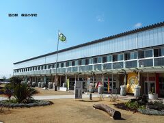 道の駅；保田小学校でランチタイム。