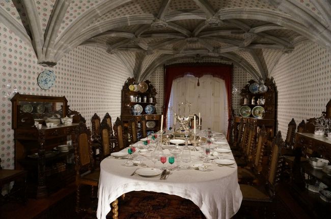 別荘とは言え、王様が利用していたとは思えない質素ぶり。<br />外観にお金を費やしすぎたかな？