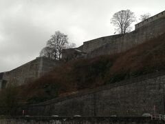 城砦
オフシーズンなので閉まっています。（泣）
見上げるのみ。