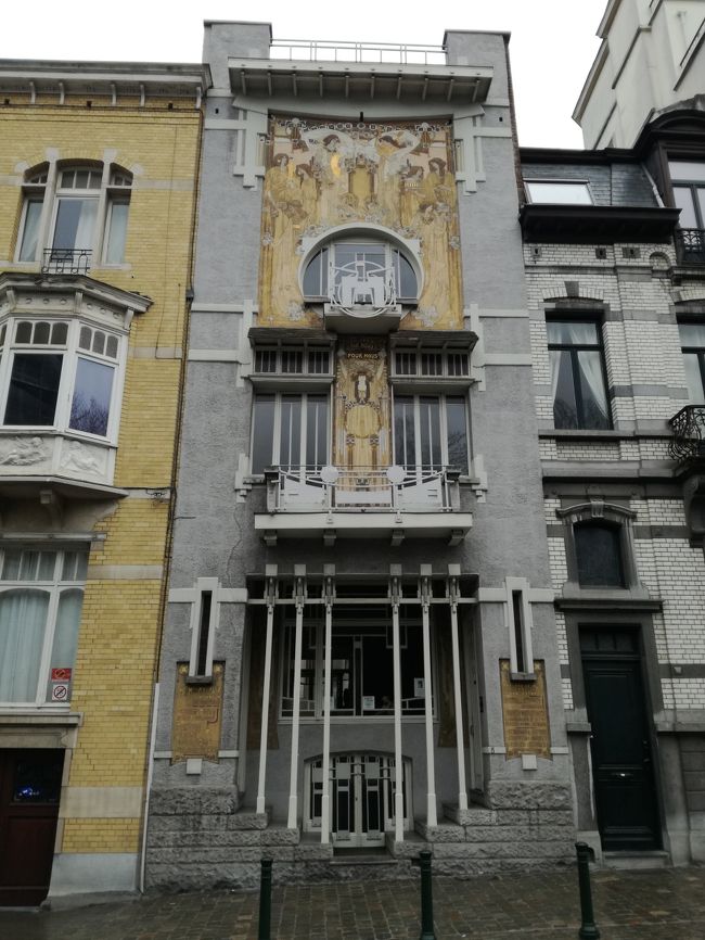 Maison Cauchie<br />by Paul Cauchie (1905)<br /><br />こちら中も見学できます。<br />www.cauchie.be<br /><br />Open every first weekend of the month: 10:00-13:00 and 14:00, 17:30