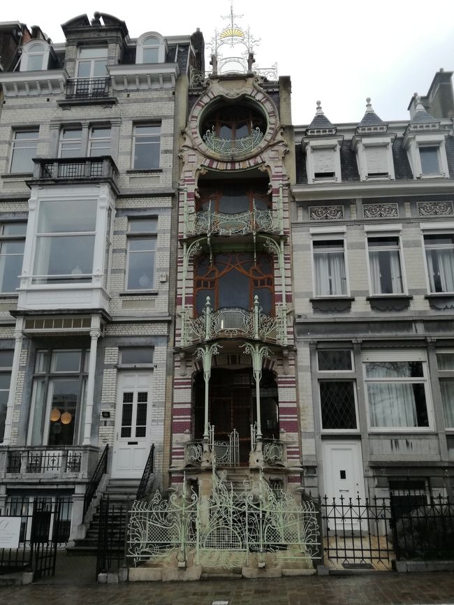 こちらバス停が目の前。