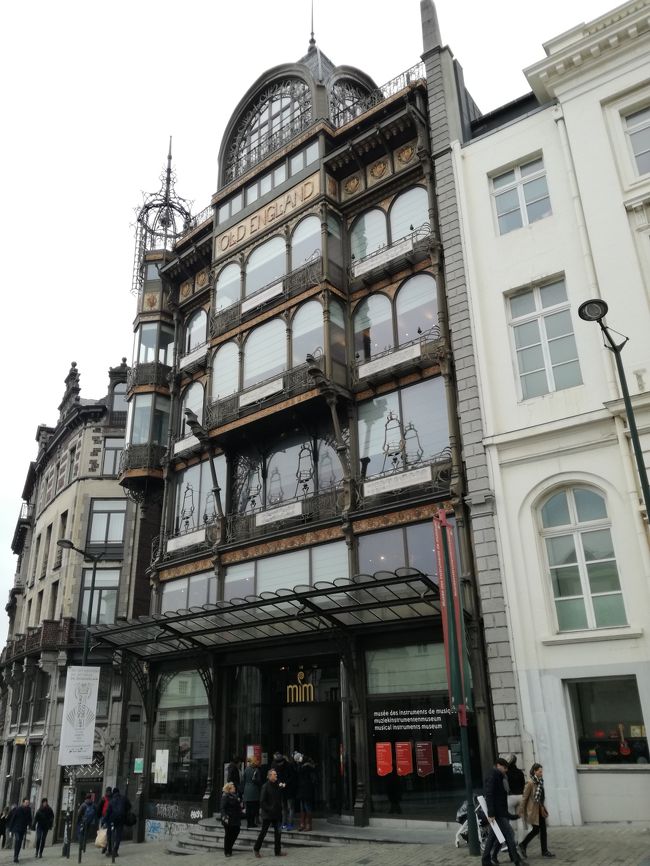 オールド・イングランド<br />グランプラス行く途中によく見かけます。<br />1899年 サントノワ作 <br />('Old England' P. Saintenoy) 