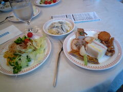 京王プラザホテル八王子のランチバイキング 2008/12/11

お客さんとここでならランチをしても恥ずかしくないですね。