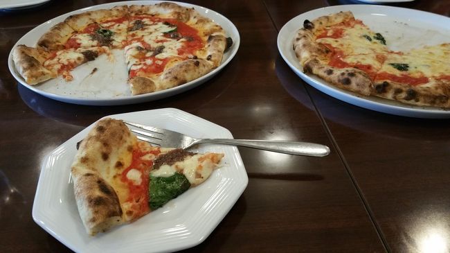 価格は1,500円～で、４人でピザ２種類、パスタ２種類を頼んで色々な味を楽しみました。<br />ピザはマルゲリータとアンチョビのせマルゲリータ<br />ピザの縁がふっくらしていると硬いことが多いのですが、ここはもちもちで美味しいです。