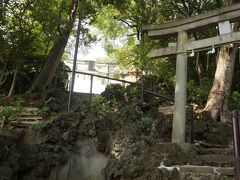 東京都大田区田園調布にある多摩川浅間神社。平成26年9月の参拝です。
社殿は浅間神社古墳の上に建てられており階段を昇っていきます。