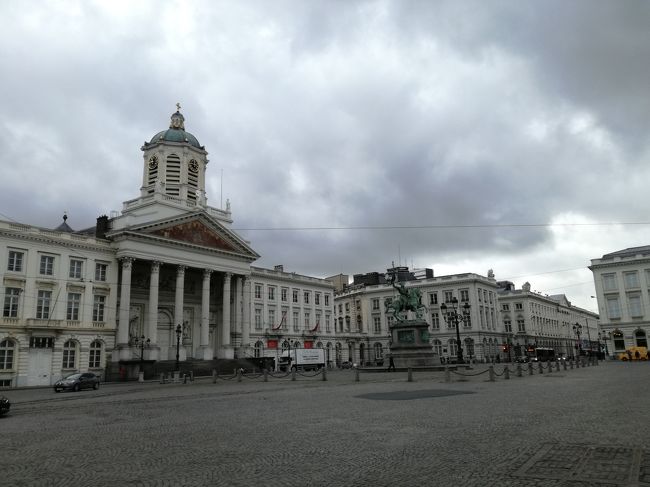 Eglise Saint Jacques Sur Coudenberg <br />1905年に着工され、完成するまでに65年もかかった大寺院。世界で5番目の大きさです。アール・デコ様式。テラスに登ればブリュッセルの素晴らしいパノラマが楽しめます。<br /> 