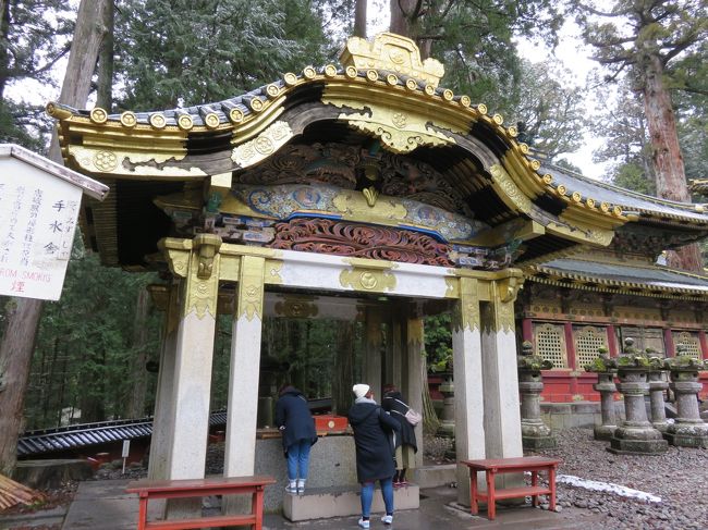 手水舎。<br />金色です。