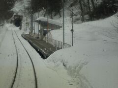 足滝駅。
ここまでが新潟県。