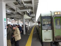 新しくなった飯山駅の在来線ホーム。
車内の客がかなり入れ替わった。