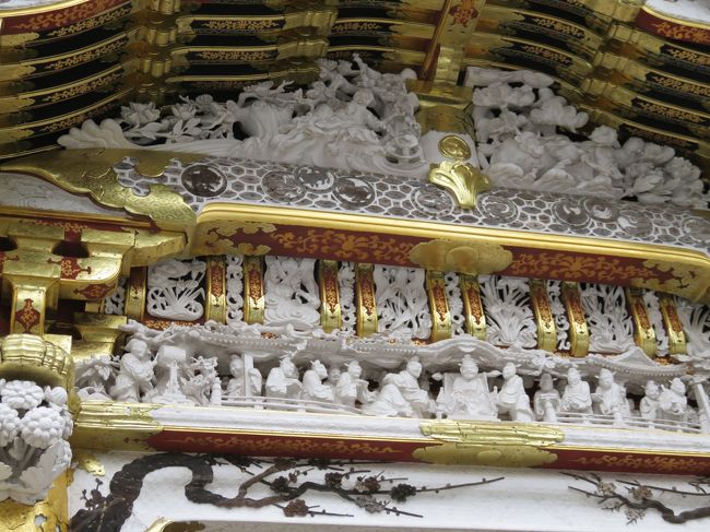 唐門には、精密な彫刻が多数ありました。
