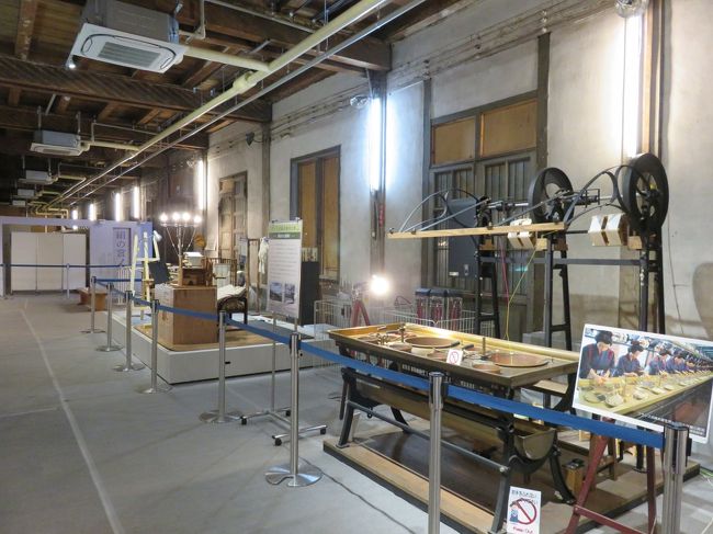 倉庫内にはパネルや展示がされていました。