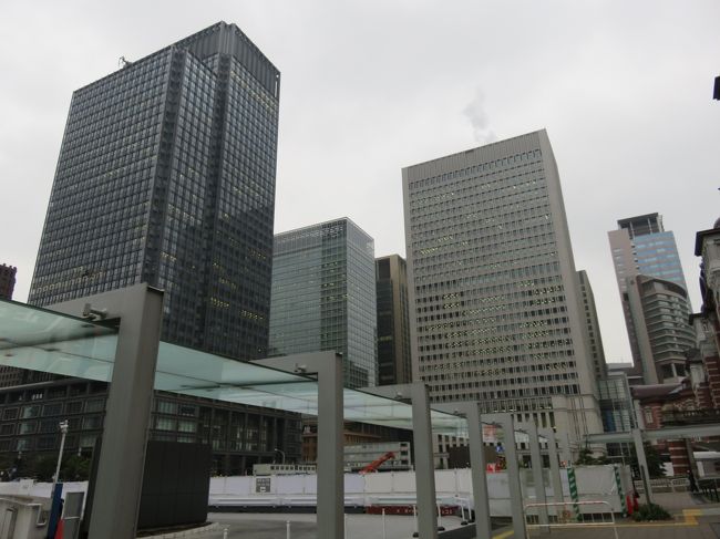 丸の内のオフィスビル群。