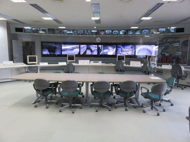 見学を終えて、再び龍Q館へ。<br />中央操作室。