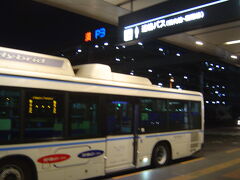 最終目的地は、第二ターミナルビルです。
連絡バスで移動します。