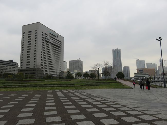 歩いて赤レンガへ向かいます。