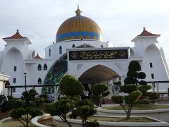モスクはひとつひとつ個性的な建物で見ていて面白いです。
